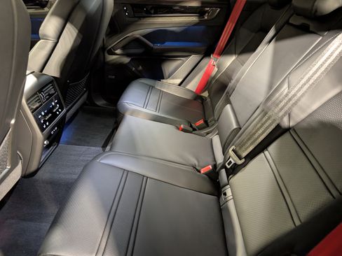 New 2026 Porsche Cayenne GTS AWD/4WD image 23