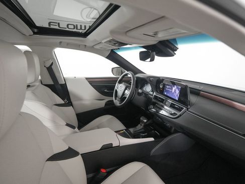 Certified 2025 Lexus ES 350 w/ Premium Package image 20