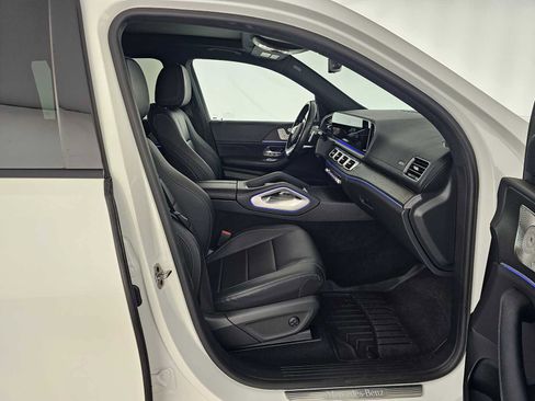 Used 2023 Mercedes-Benz GLS 450 4MATIC image 10