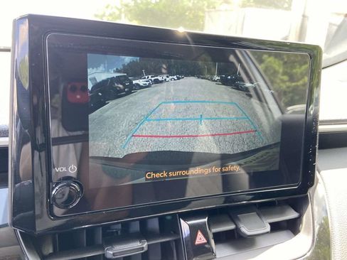 Used 2025 Toyota Corolla Cross LE FWD image 23