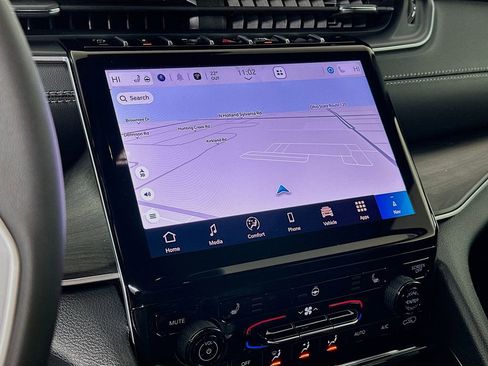 New 2025 Jeep Grand Cherokee Limited image 16