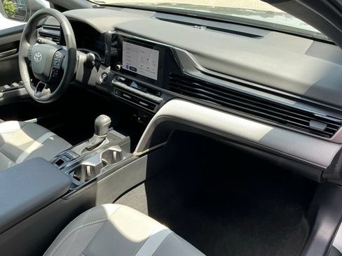 Used 2025 Toyota Camry SE w/ Convenience Package FWD image 18