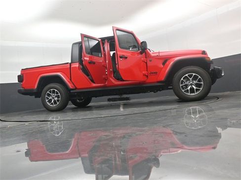 Used 2024 Jeep Gladiator Sport image 47