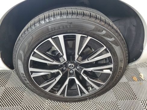 Used 2025 Volvo XC90 T8 Plus w/ Protection Package Premier AWD/4WD image 13