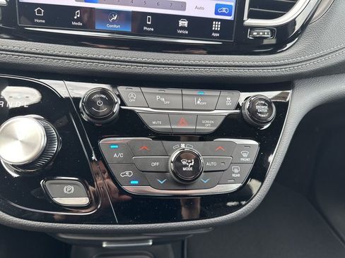 New 2026 Chrysler Pacifica Select image 68