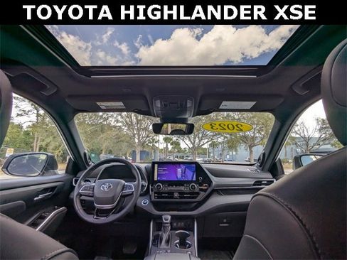 Used 2023 Toyota Highlander XSE image 22