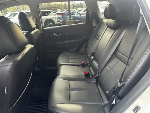 Used 2017 Nissan Rogue SL w/ SL Premium Package image 18