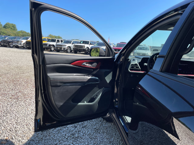 Used 2026 Chevrolet Traverse Z71 w/ LPO, Floor Liner Package AWD/4WD image 26