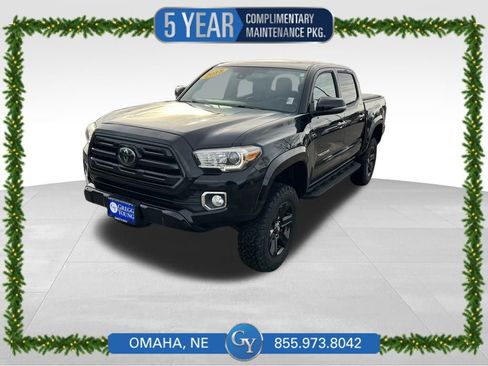 Used 2018 Toyota Tacoma Limited image 1