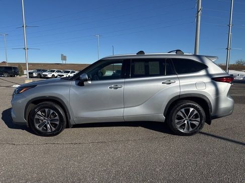 Certified 2022 Toyota Highlander XLE image 8