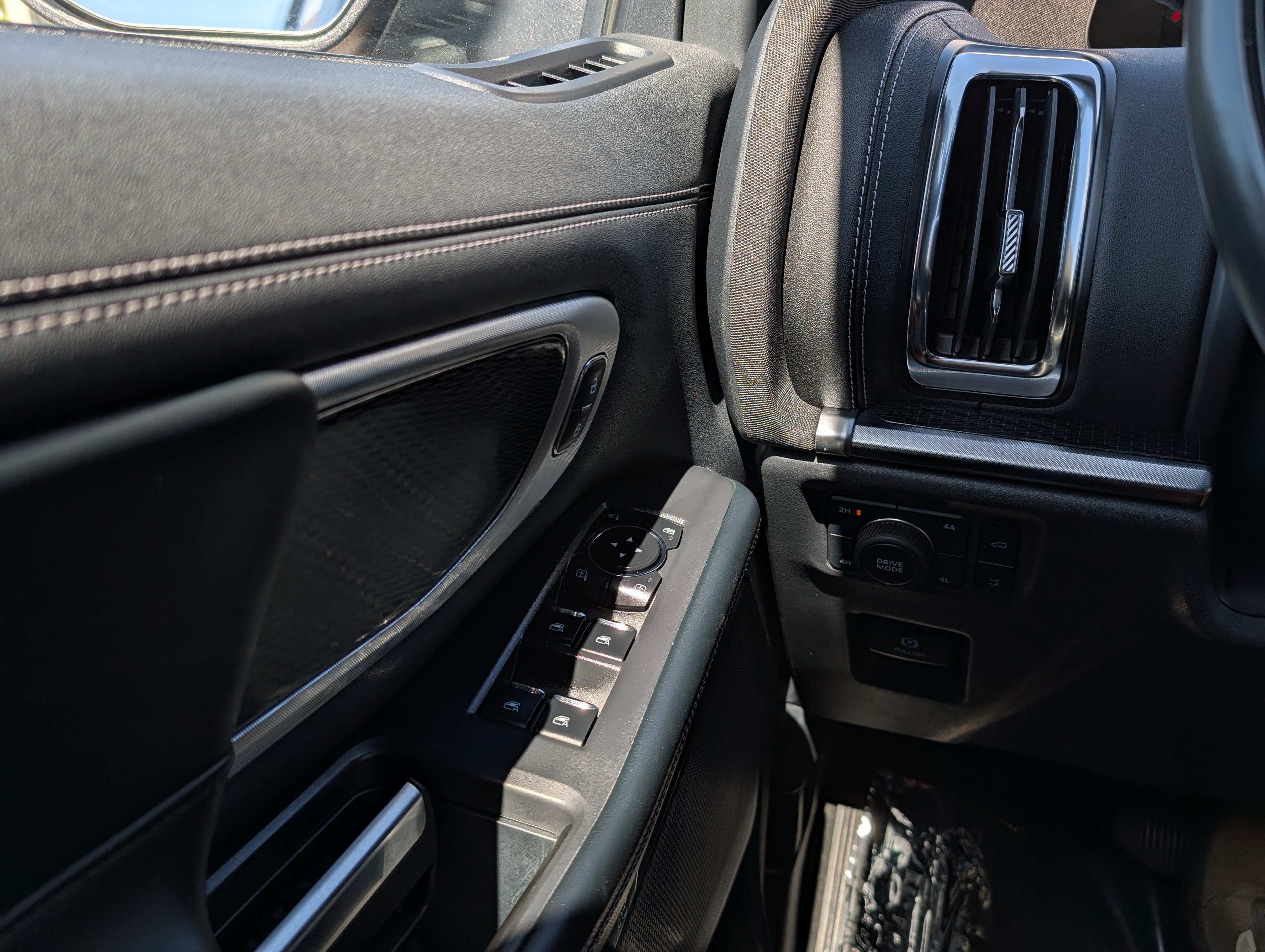 Certified 2025 Ford Expedition Platinum w/ Stealth Performance Package AWD/4WD image 29
