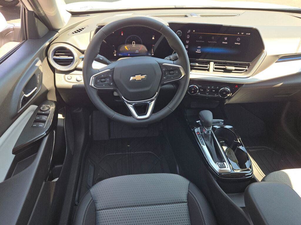 Used 2026 Chevrolet Trax LT w/ LT Convenience Package FWD image 23