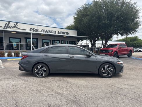 Used 2025 Hyundai Elantra Sport FWD image 2