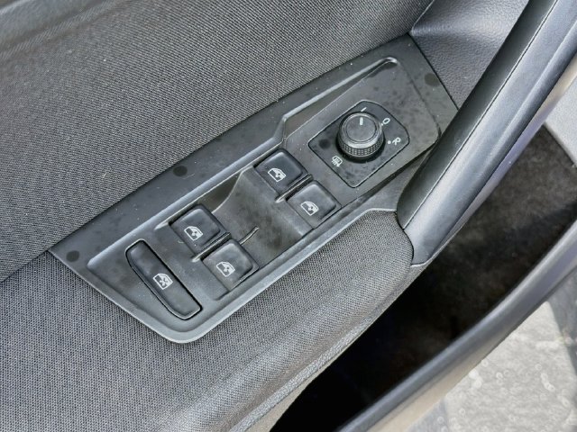Used 2021 Volkswagen Tiguan S FWD image 17