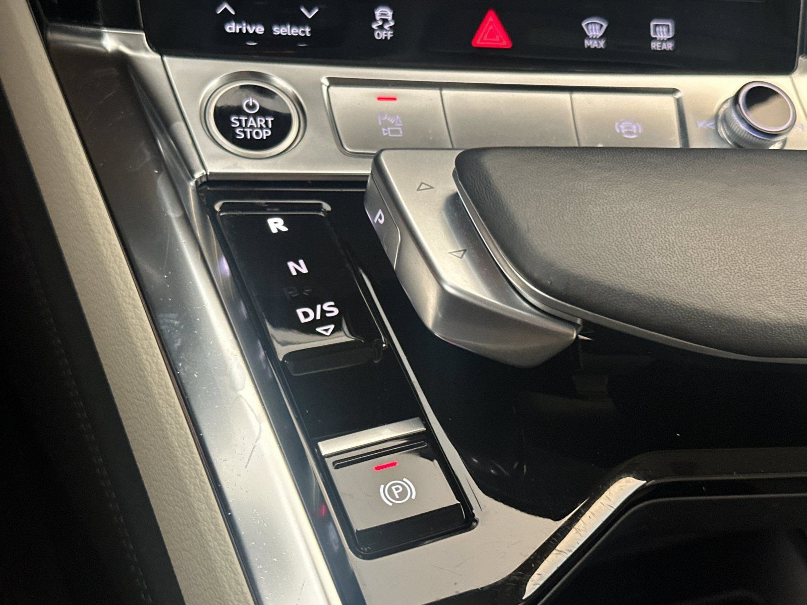 Used 2024 Audi Q8 e-tron Premium Plus w/ Premium Plus Package AWD/4WD image 21