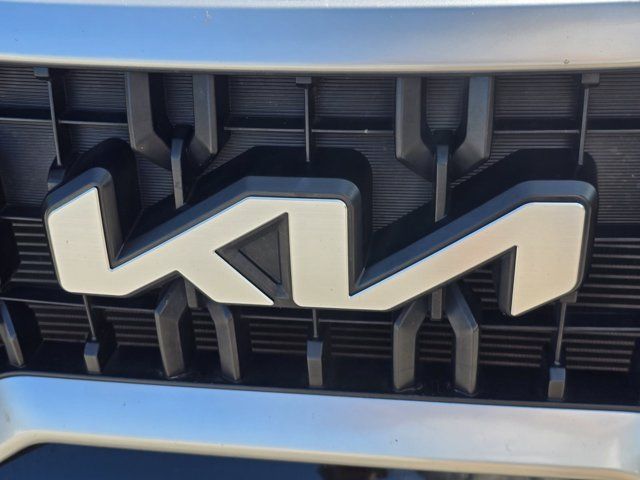 Used 2024 Kia Telluride EX w/ EX Captain's Chair Package FWD image 3