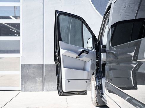 Used 2017 Mercedes-Benz Sprinter 3500 image 20