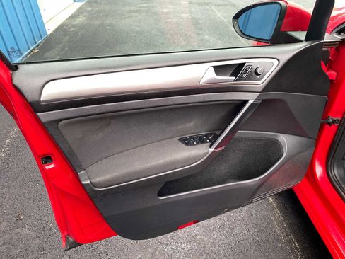 Used 2016 Volkswagen Golf S image 29