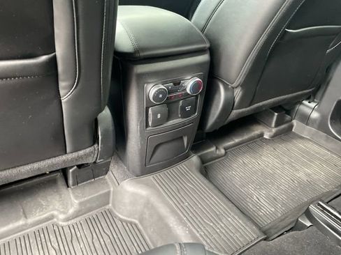Used 2022 Ford Explorer Platinum w/ Equipment Group 601A AWD/4WD image 22