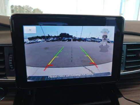 Used 2024 Ford Explorer Limited image 16