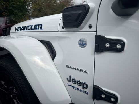 Used 2022 Jeep Wrangler Unlimited Sahara w/ Cold Weather Group image 31