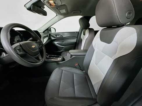 Used 2025 Chevrolet Trax LS image 13