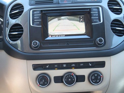 Used 2016 Volkswagen Tiguan S FWD image 22