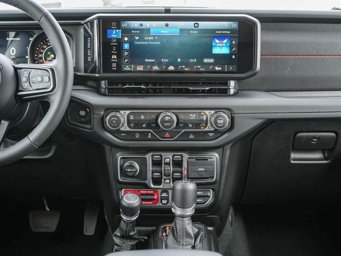 New 2026 Jeep Wrangler Unlimited Rubicon w/ Xtreme 35 Tire Package image 13