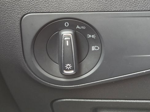 Used 2021 Volkswagen Tiguan SE image 15