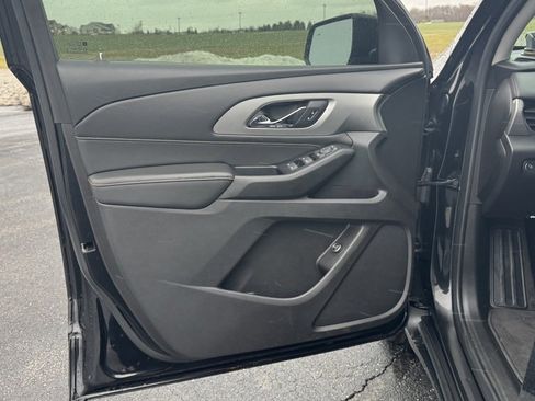 Used 2019 Chevrolet Traverse LT image 9