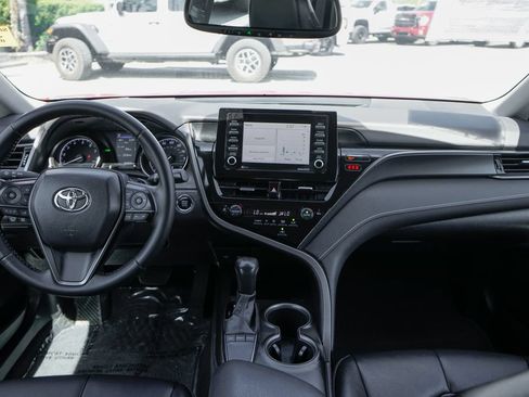 Used 2022 Toyota Camry SE w/ Convenience Package FWD image 15