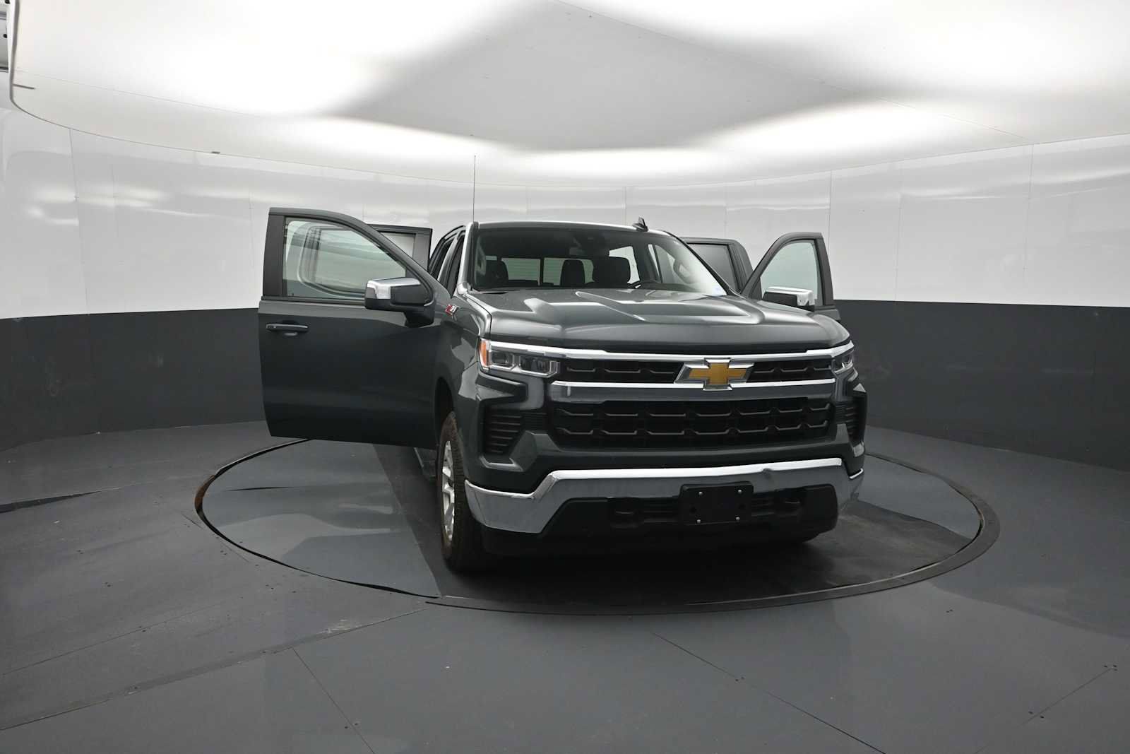 Used 2025 Chevrolet Silverado 1500 LT w/ Z71 Off-Road Package AWD/4WD image 45