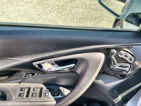 Used 2017 Hyundai Azera Limited image 17