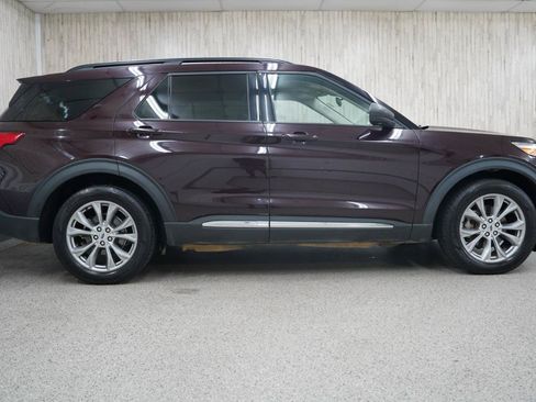 Used 2022 Ford Explorer XLT w/ Equipment Group 202A RWD image 6