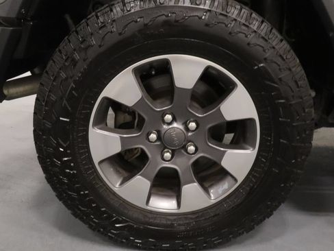 Certified 2018 Jeep Wrangler Unlimited Sahara AWD/4WD image 23