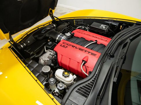Used 2011 Chevrolet Corvette Z06 w/ Z07 Performance Package RWD image 38