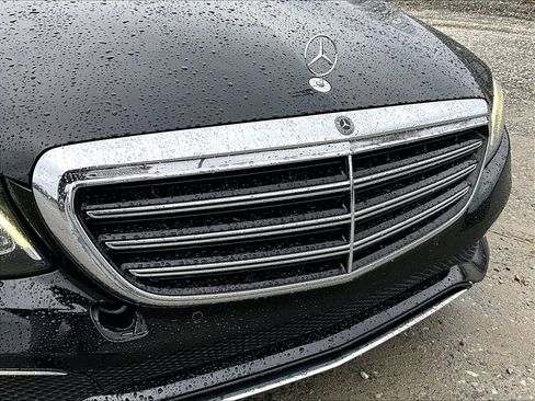 Used 2017 Mercedes-Benz E 300 4MATIC w/ Premium 1 Package image 23