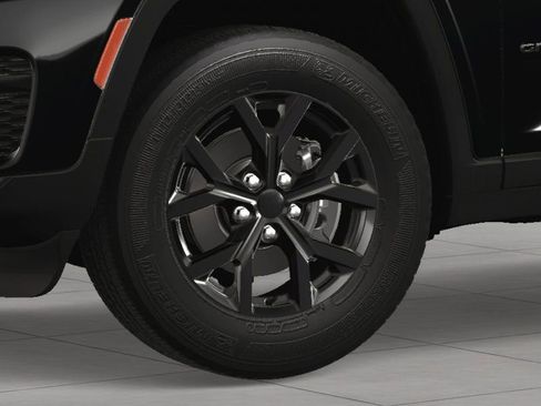 New 2025 Jeep Grand Cherokee Altitude image 19