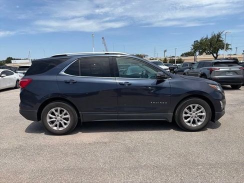 Used 2019 Chevrolet Equinox LT w/ Sun & Navigation Package FWD image 5