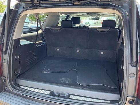 Used 2017 Chevrolet Suburban LT RWD image 33