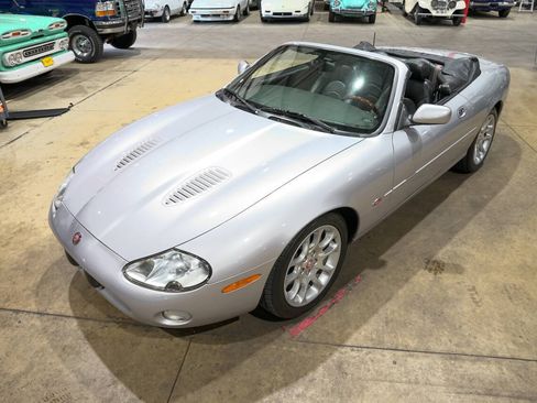 Used 2001 Jaguar XK8 Convertible RWD image 15