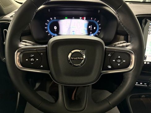 Used 2024 Volvo XC40 B5 Plus AWD/4WD image 9