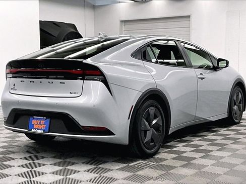 Used 2024 Toyota Prius LE image 12