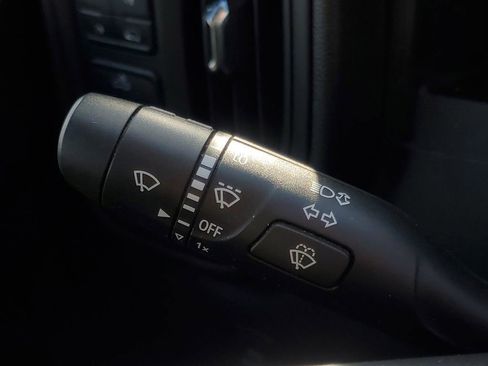 Used 2019 Chevrolet Silverado 1500 Custom w/ Custom Value Package image 17