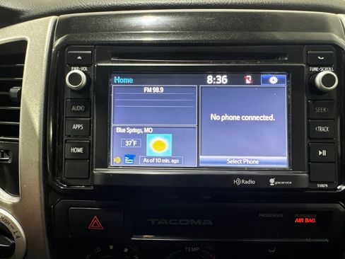 Used 2015 Toyota Tacoma SR5 w/ SR5 Package image 12