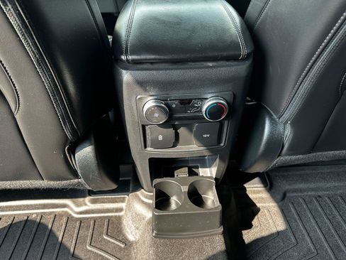 Used 2022 Ford Explorer XLT w/ Equipment Group 202A image 20