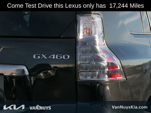 Used 2023 Lexus GX 460 Premium image 3