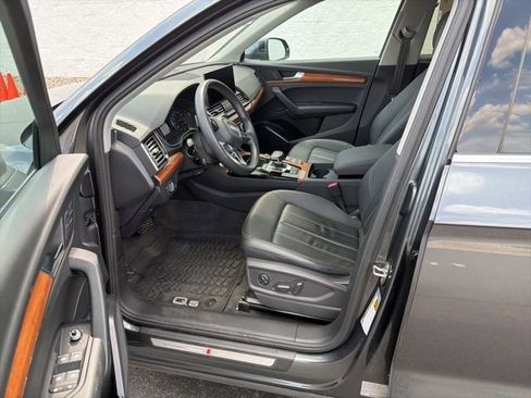 Used 2023 Audi Q5 2.0T Premium w/ Convenience Package AWD/4WD image 9