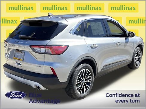 Certified 2022 Ford Escape Titanium image 4