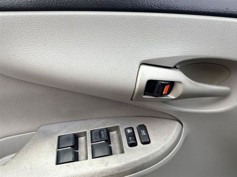 Used 2013 Toyota Corolla LE FWD image 22